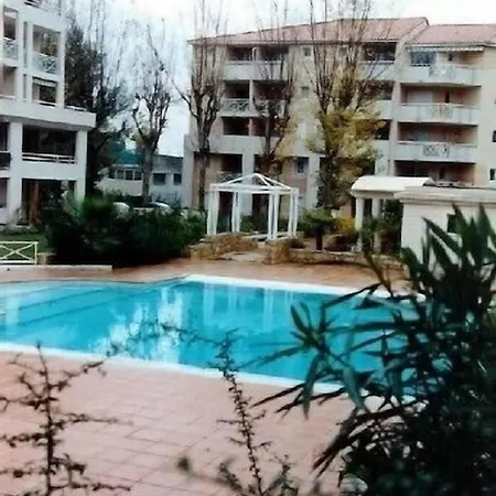 D'une Avec Piscine Partagee Balcon Amenage Et Wifi A Sur Mer A 2 Km De La Plage Apartment