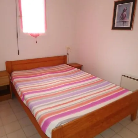 D'une Avec Piscine Partagee Balcon Amenage Et Wifi A Sur Mer A 2 Km De La Plage Apartment *